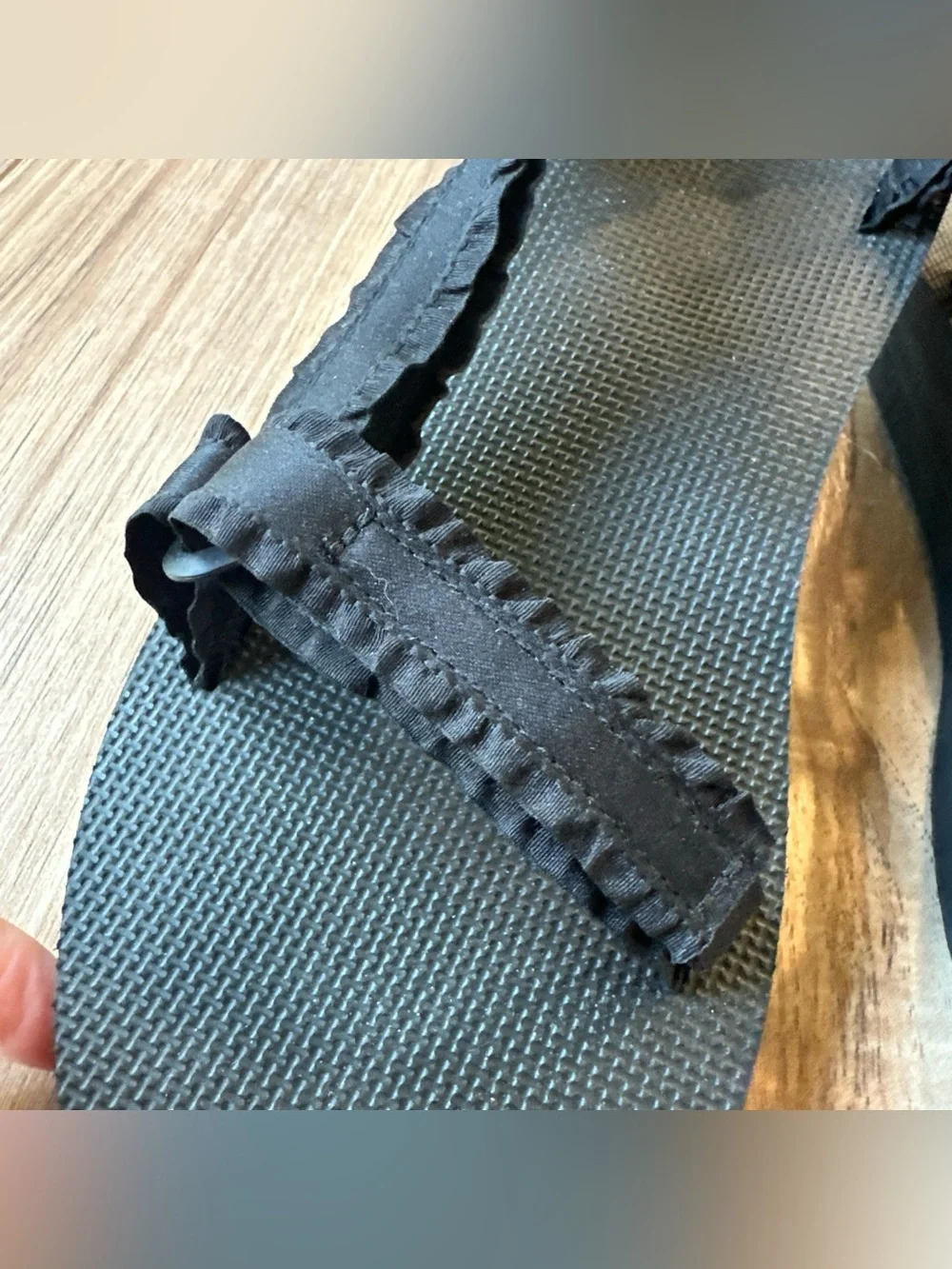 Teva Midform Universal Adorn Ruffle black sandals Women’s Size 9 EUC rare HTF